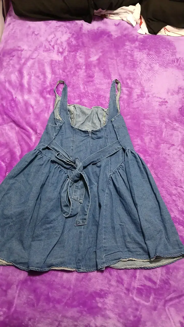Vestido de mezclilla azul con tirantes - 2