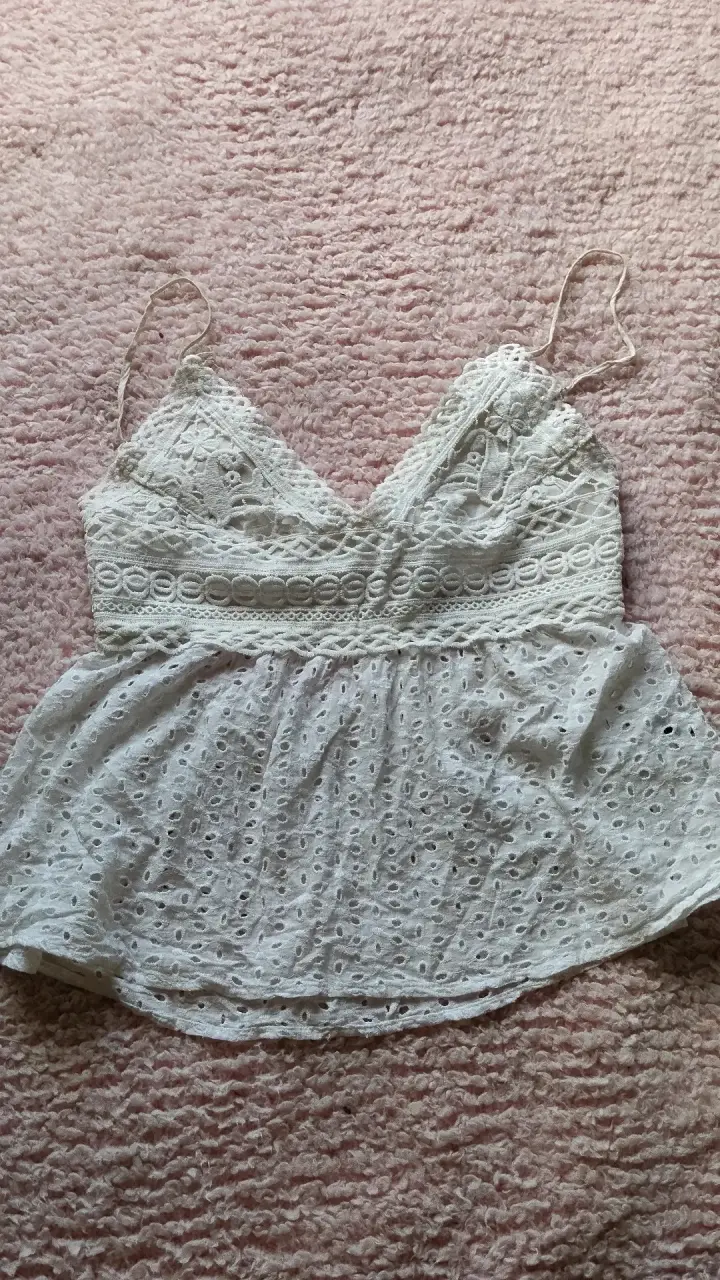 Blusa de encaje blanca con tirantes - 2