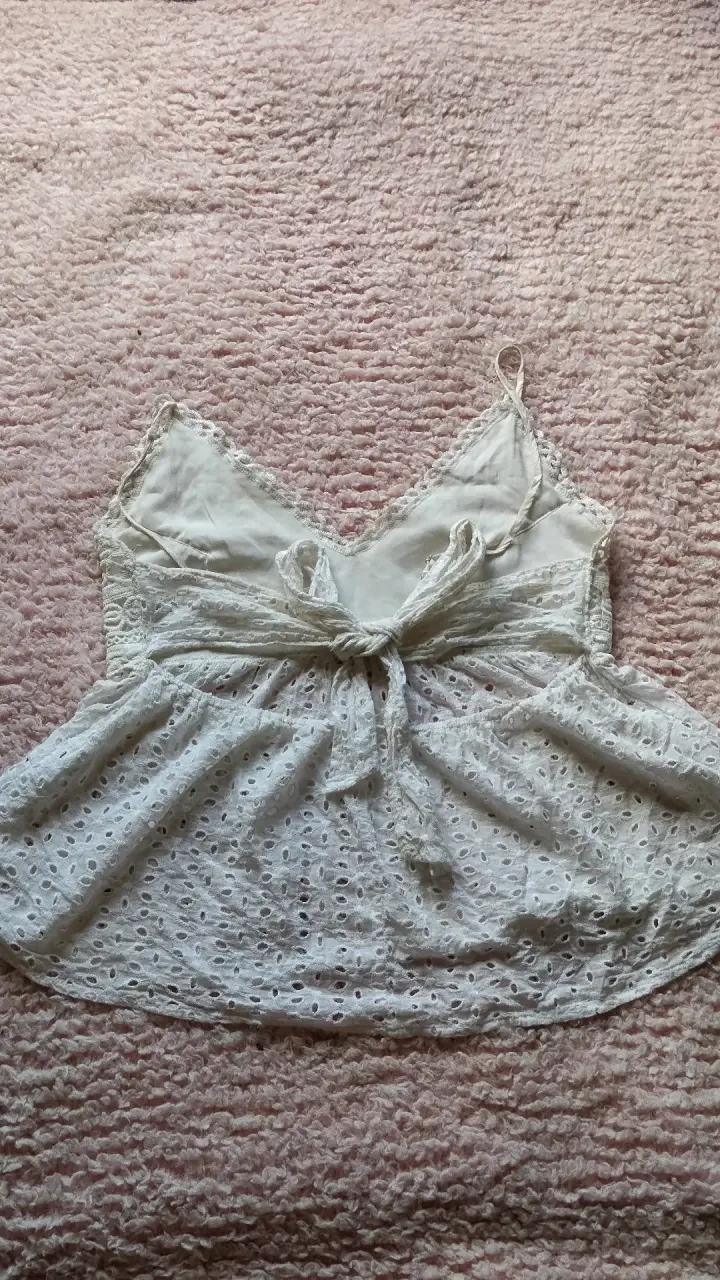 Blusa de encaje blanca con tirantes - 3