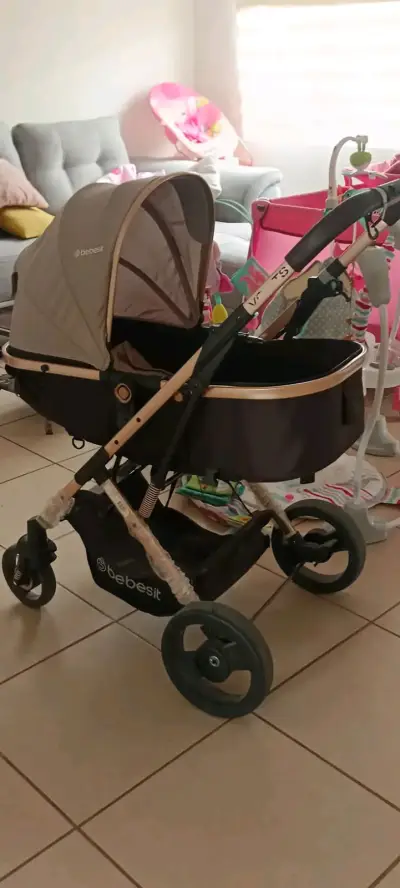 Coche de bebé Bebesit con capota ajustable - miniatura 1