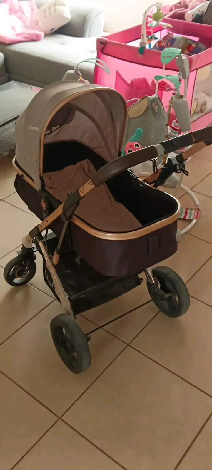 Coche de bebé Bebesit con capota ajustable - 2