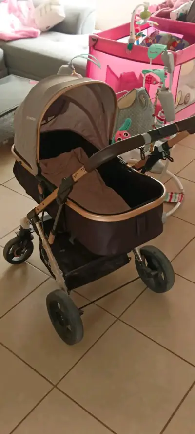Coche de bebé Bebesit con capota ajustable - miniatura 2