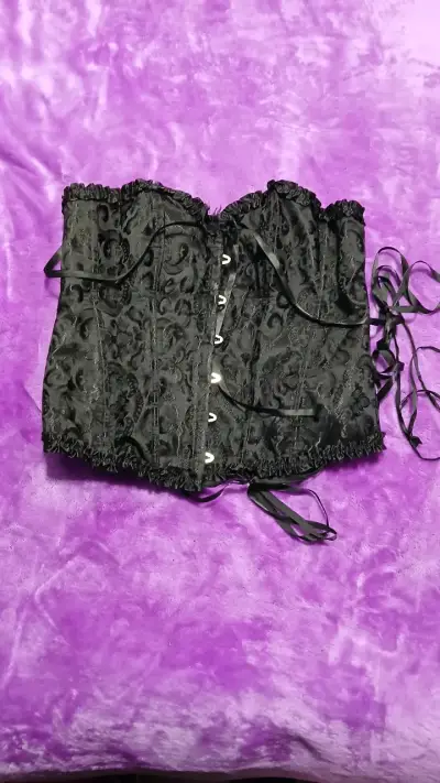 Corset negro con encaje floral - miniatura 1