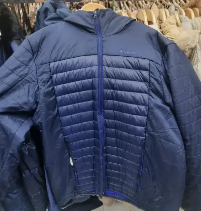 Chaqueta acolchada azul para hombre Quechua - miniatura 1