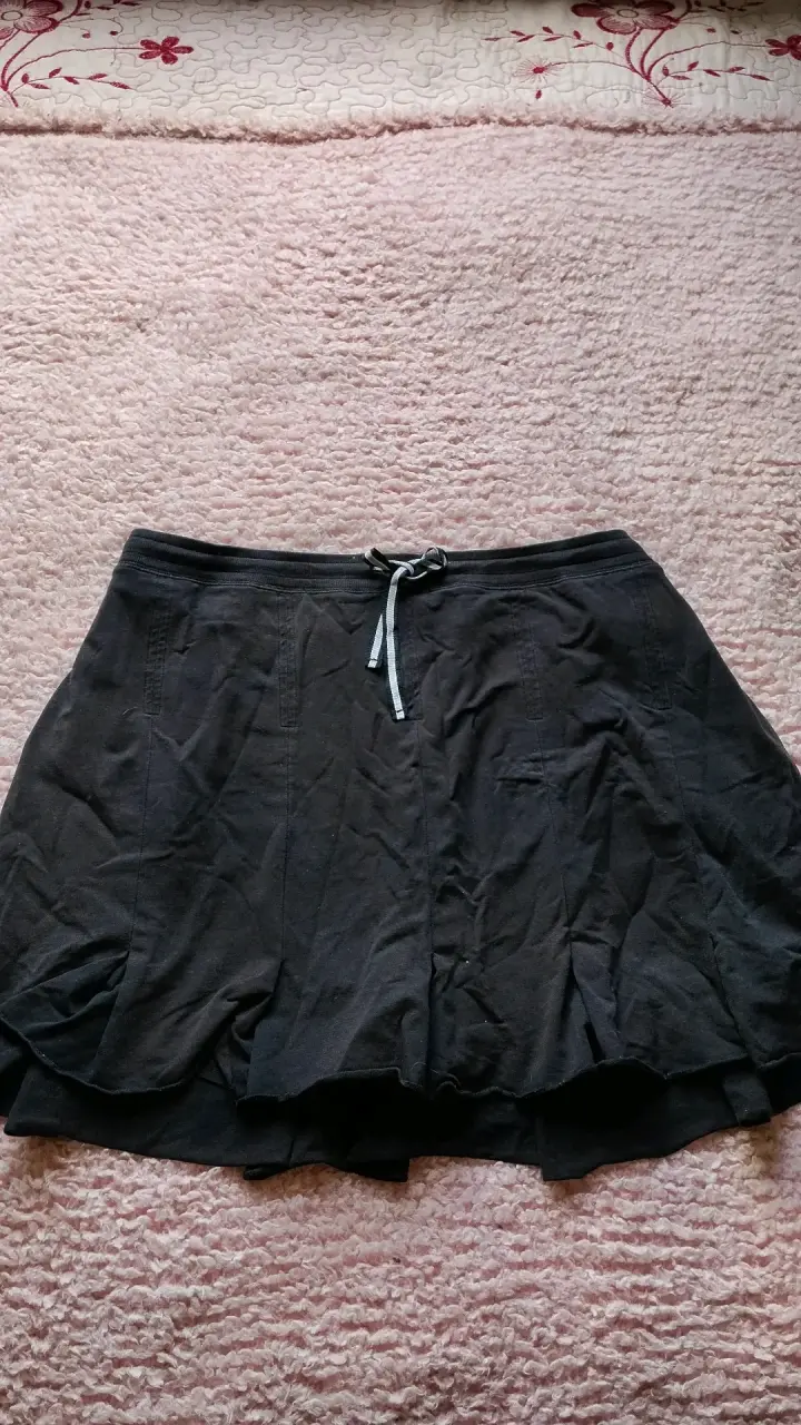 Falda negra casual con lazo ajustable - 1