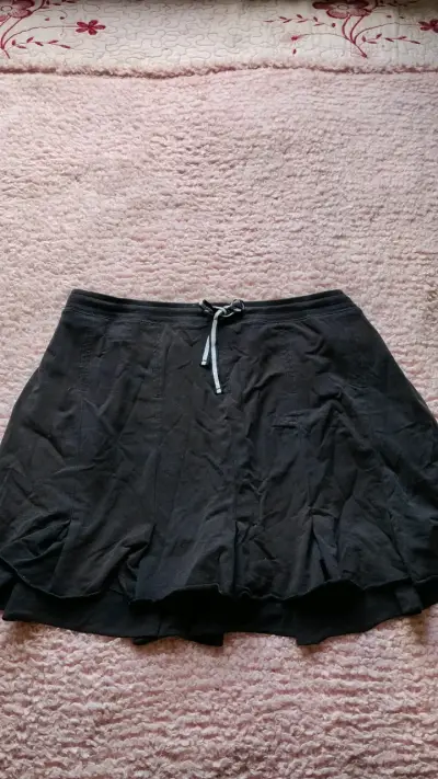 Falda negra casual con lazo ajustable - miniatura 1