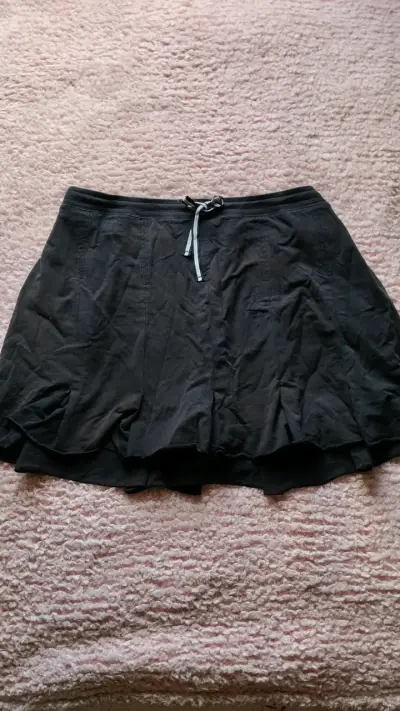 Falda negra casual con lazo ajustable - miniatura 2