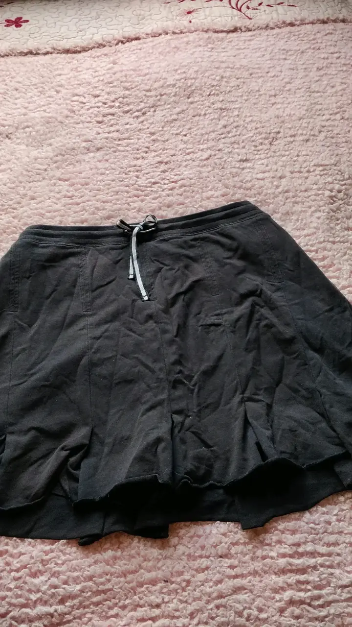 Falda negra casual con lazo ajustable - 3