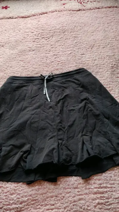 Falda negra casual con lazo ajustable - miniatura 3