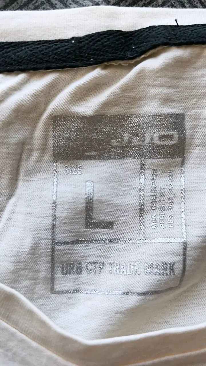 Polera blanca JJO Evolved con diseño gráfico - 3