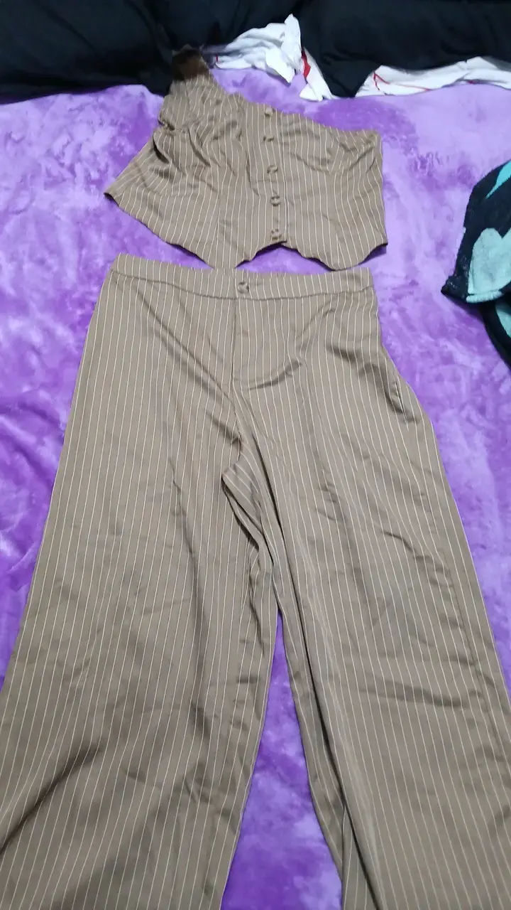Conjunto de pantalón y top a rayas marrón - 1