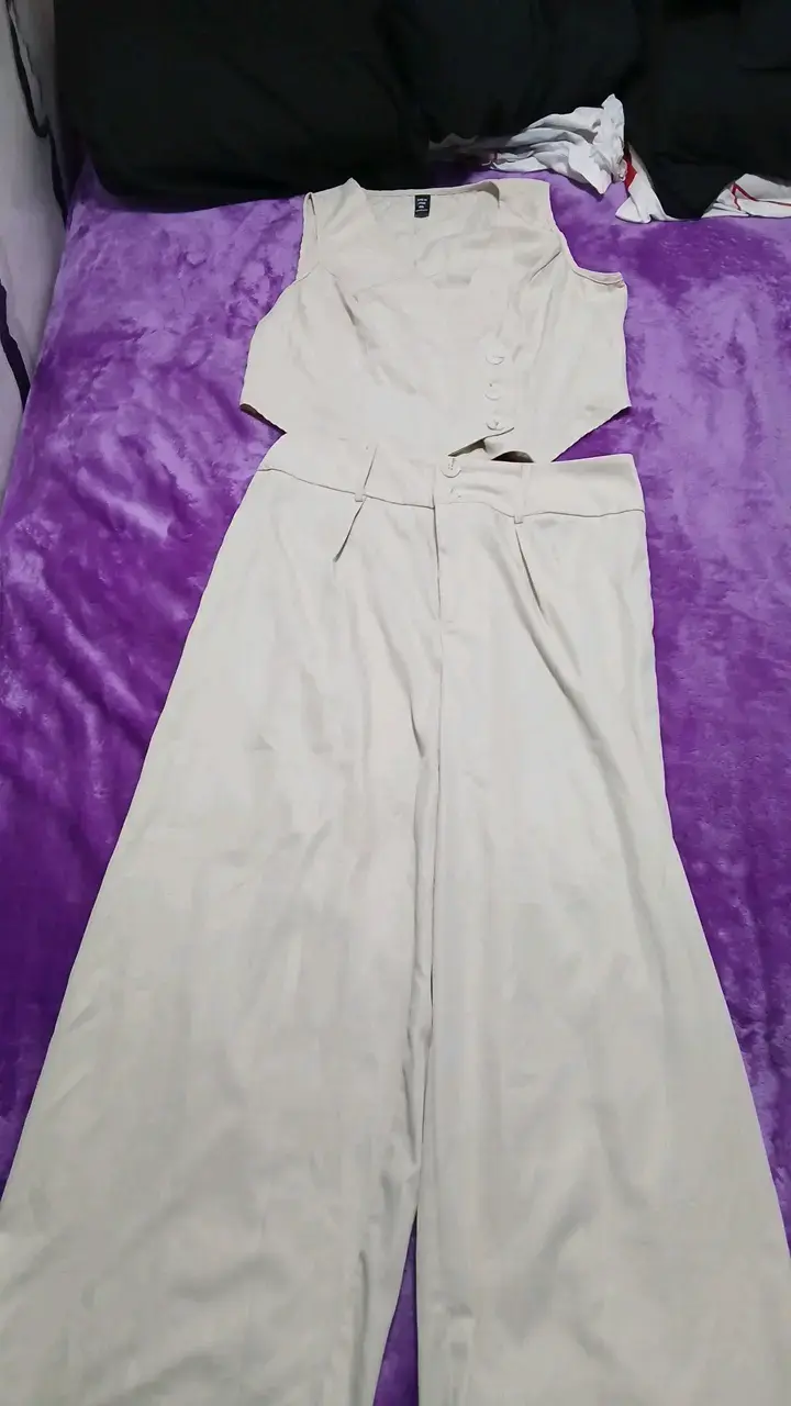 Conjunto de pantalón y chaleco beige para mujer - 1