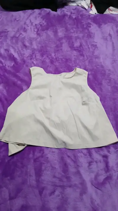 Blusa sin mangas beige para mujer - miniatura 1