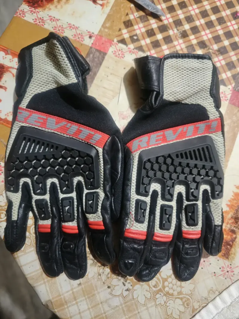 Guantes de Moto Revit Sand 3 Negros conversable - 1