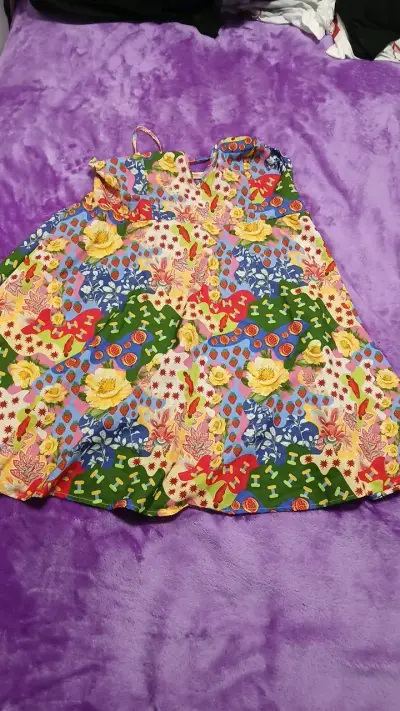Vestido de verano con estampado floral colorido - miniatura 1