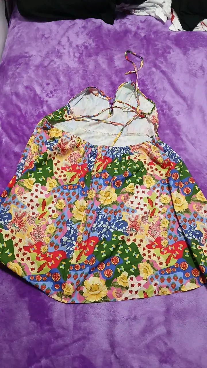 Vestido de verano con estampado floral colorido - 2
