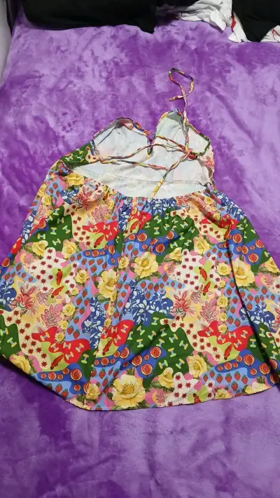 Vestido de verano con estampado floral colorido - miniatura 2