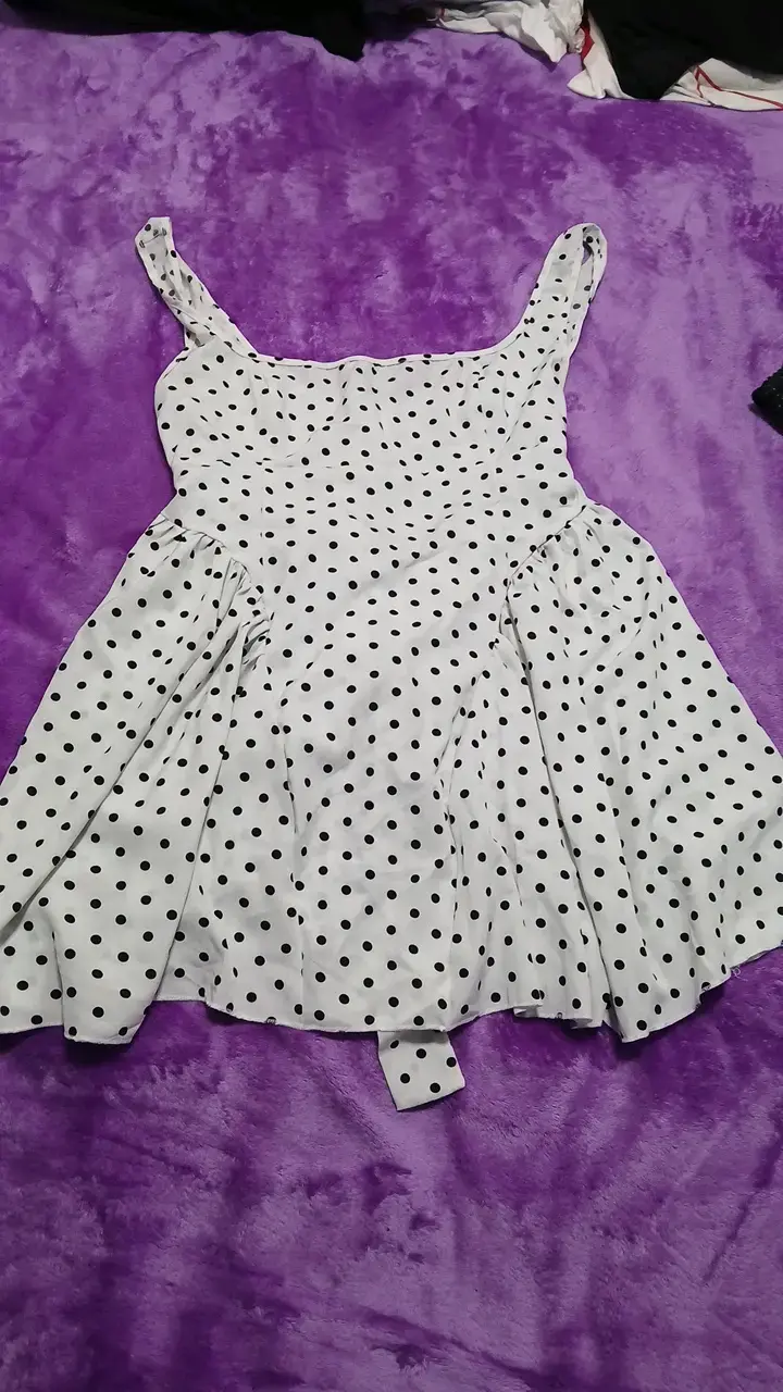 Vestido blanco con lunares negros - 1