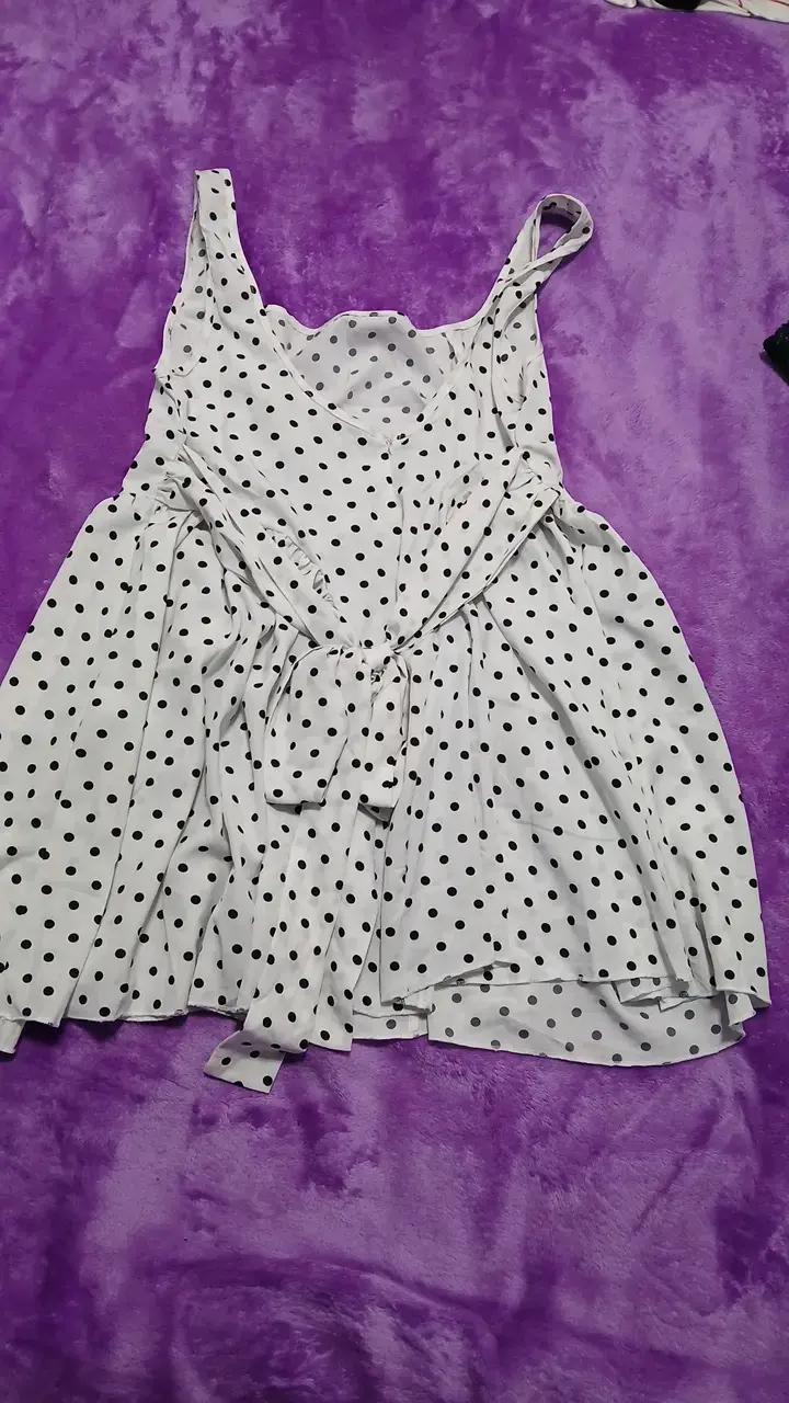Vestido blanco con lunares negros - 2