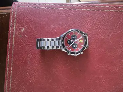 Reloj Ferrari cronógrafo rojo con pulsera metálica - miniatura 1