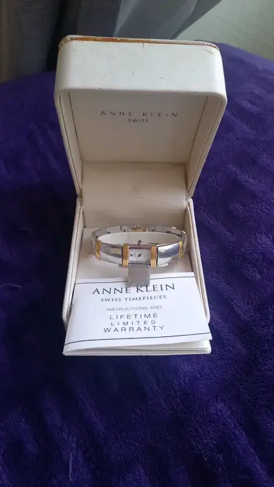 Reloj de pulsera Anne Klein suizo bicolor - miniatura 1
