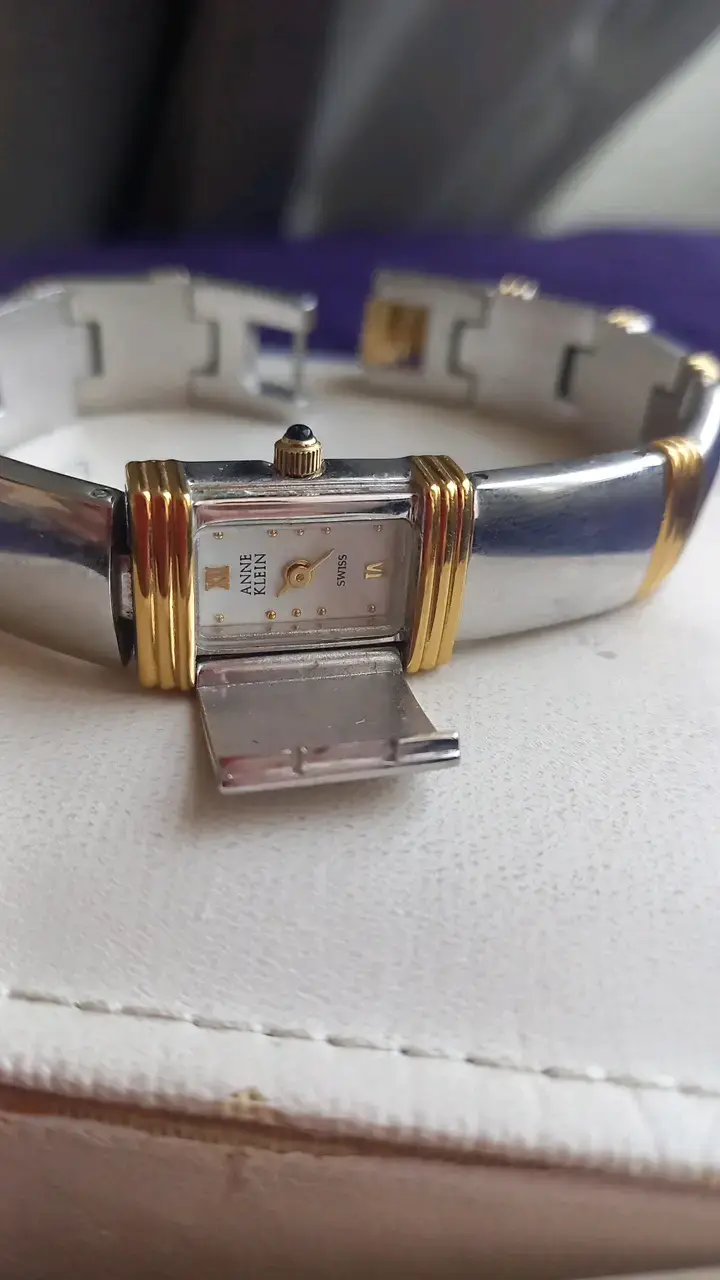 Reloj de pulsera Anne Klein suizo bicolor - 2