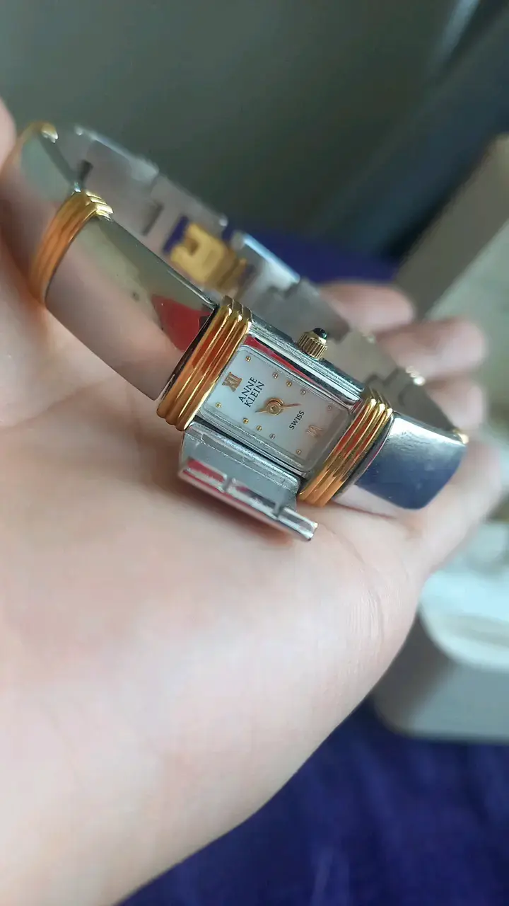 Reloj de pulsera Anne Klein suizo bicolor - 3