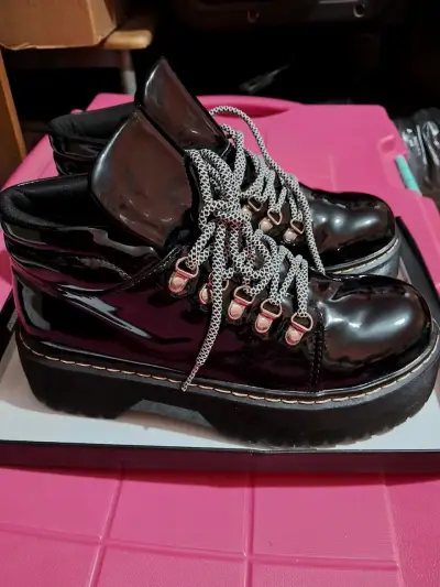 Botines de charol negro con cordones gruesos - miniatura 1