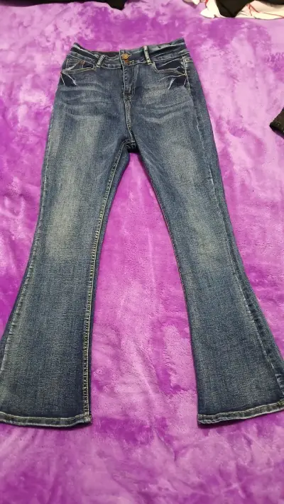 Jeans acampanados de mezclilla azul - miniatura 1