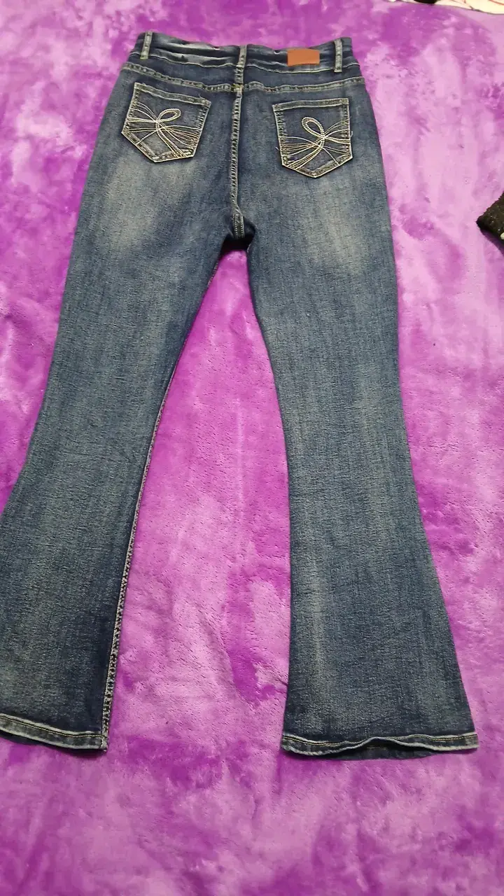 Jeans acampanados de mezclilla azul - 2