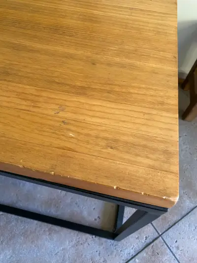 Escritorio de madera con estructura metálica - miniatura 4