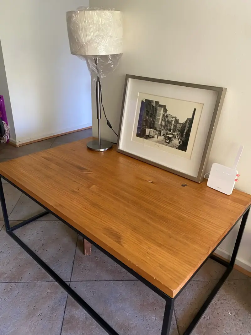 Escritorio de madera con estructura metálica - 5