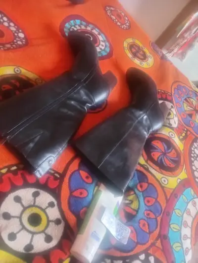 Botas de cuero negras para mujer - miniatura 4