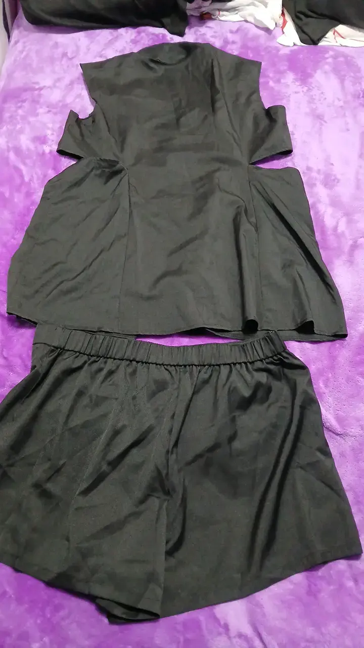 Conjunto de blusa y short negro con bordado floral - 2