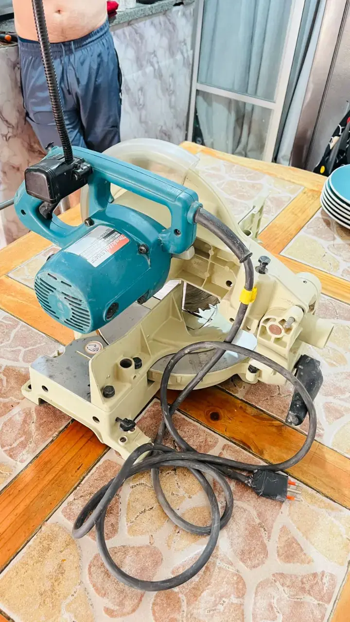Sierra Ingleteadora Makita 10 pulgadas - 3