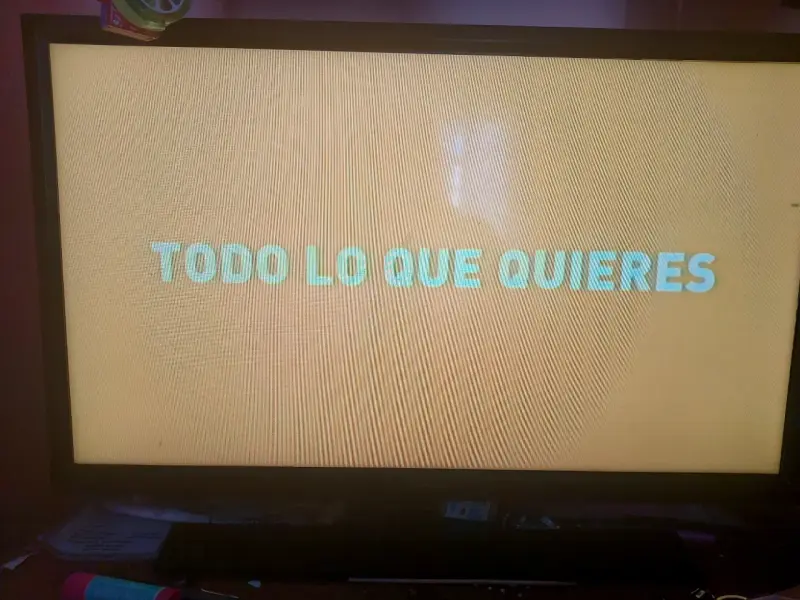 Televisor Samsung con control remoto - 1
