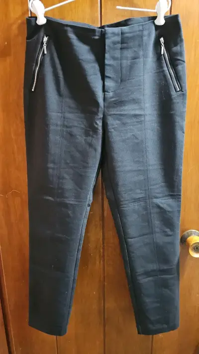 Pantalones negros con cierre para mujer - miniatura 1