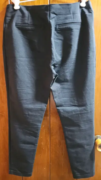 Pantalones negros con cierre para mujer - miniatura 2