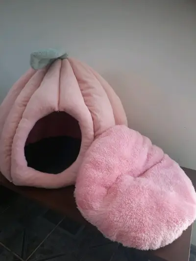 Cama para mascotas en forma de calabaza rosa M - miniatura 2