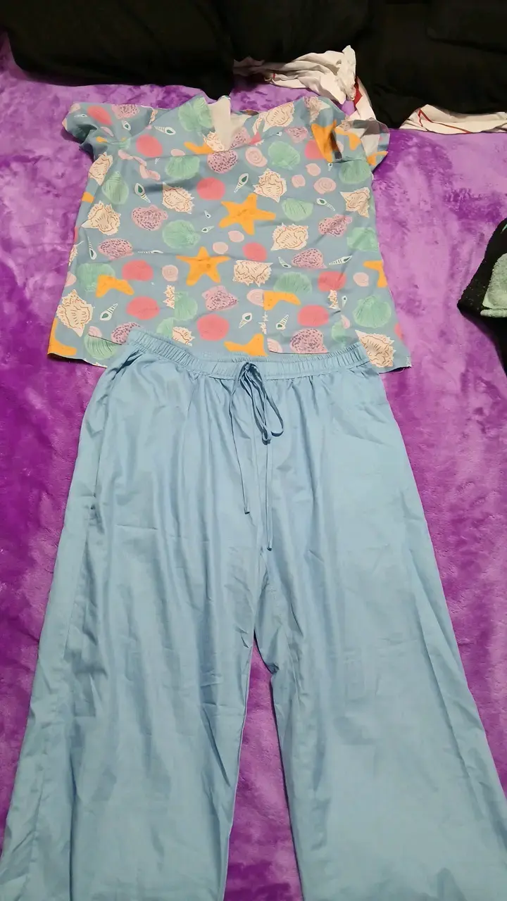 Uniforme de enfermer de mujer con estampado marino - 1