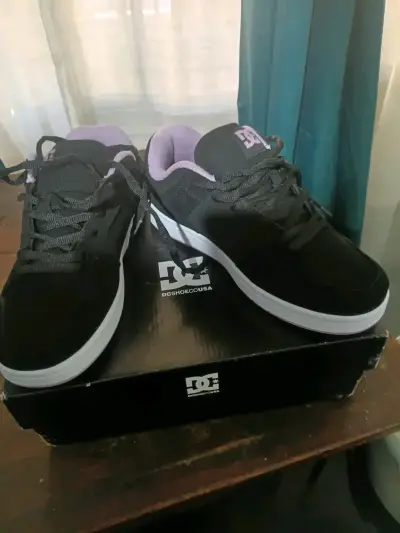 Zapatillas deportivas DC negras y moradas - miniatura 1