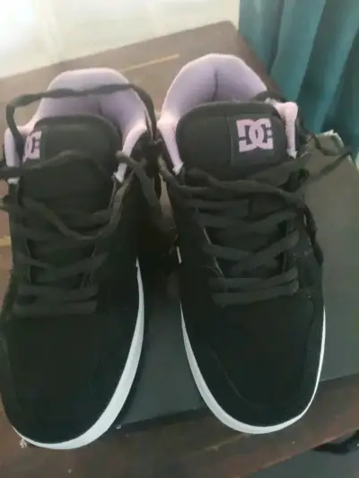 Zapatillas deportivas DC negras y moradas - miniatura 3
