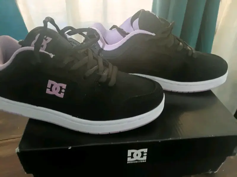Zapatillas deportivas DC negras y moradas - 5