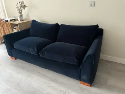 Sofá de terciopelo azul oscuro en buen estado - miniatura 2