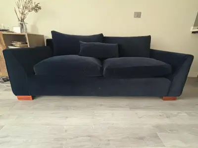 Sofá de terciopelo azul oscuro en buen estado - miniatura 5
