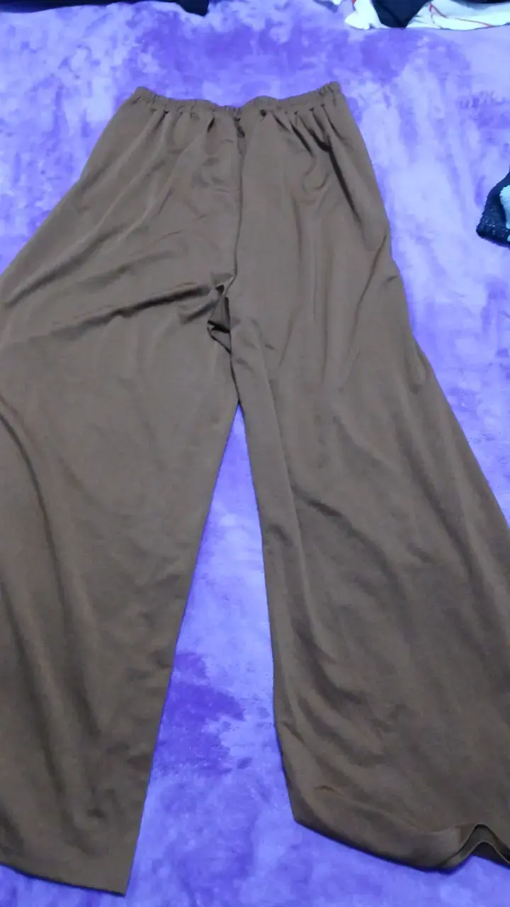 Pantalones palazzo marrones con detalle dorado - 2