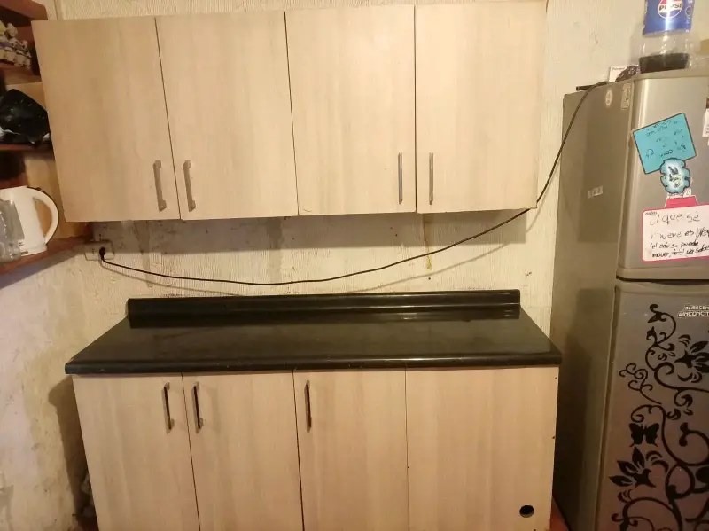 Mueble de cocina con alacena y mesón - 1