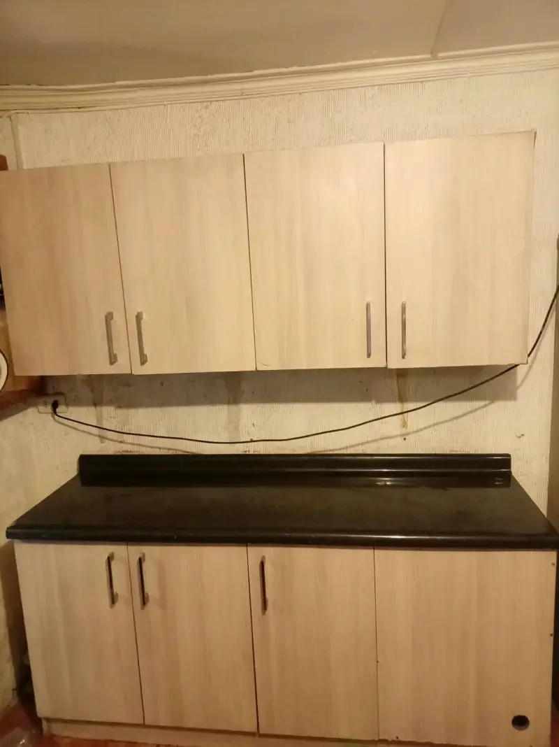 Mueble de cocina con alacena y mesón - 2
