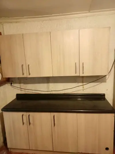Mueble de cocina con alacena y mesón - miniatura 2