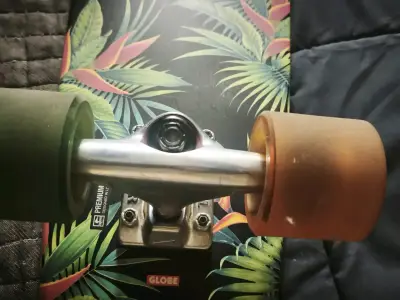 Longboard Globe con diseño tropical - miniatura 2